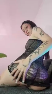 Deep blowjob while you watch my fat ass bounce in the background let