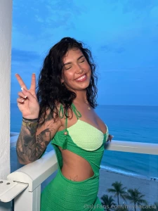 Come take this outfit off me