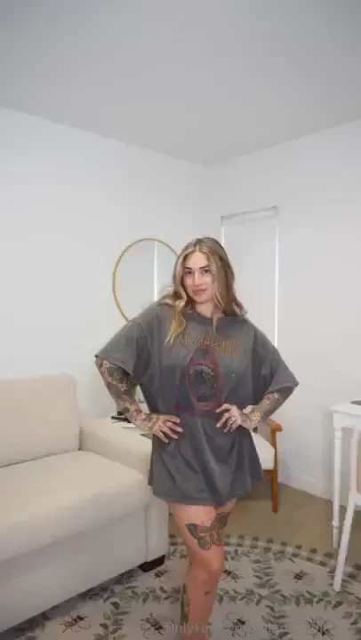 You wanna know what i ve got going on down there hit me upp on 