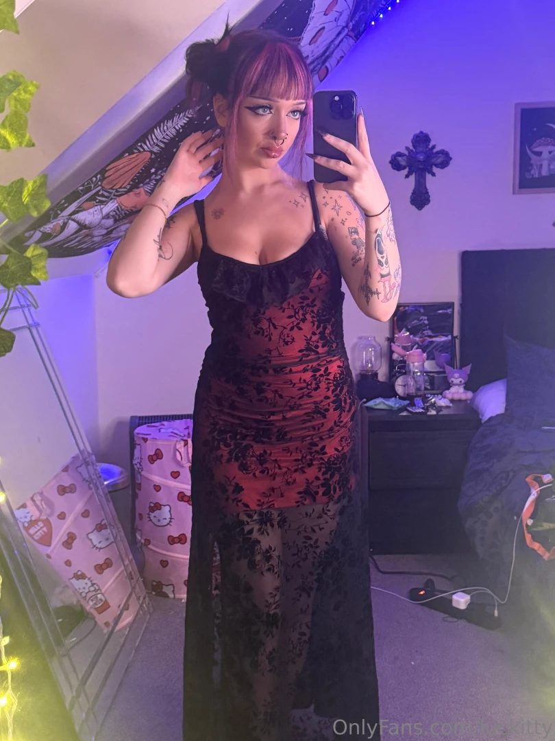 Can i have a lil commotion for the dress part 2 