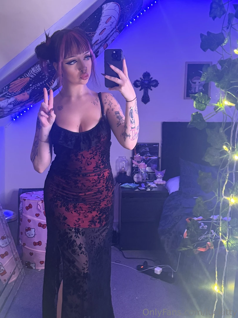 Can i have a lil commotion for the dress 