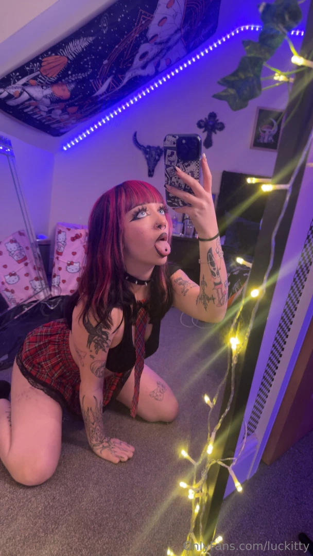 Grab my hair while you hit it from the back 