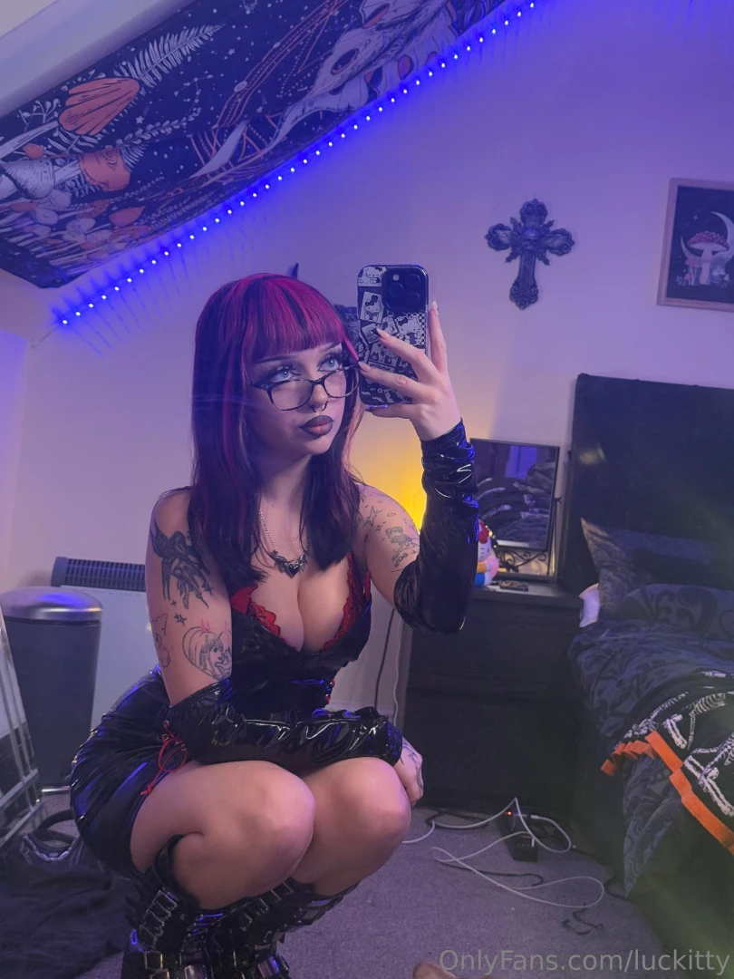 I m not a waitress but i guess ill take ur tip 