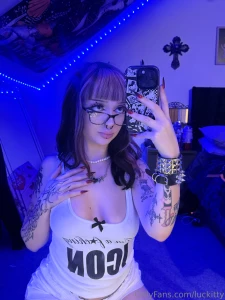 Im sorry if im so cute and smart idk what s wrong with me