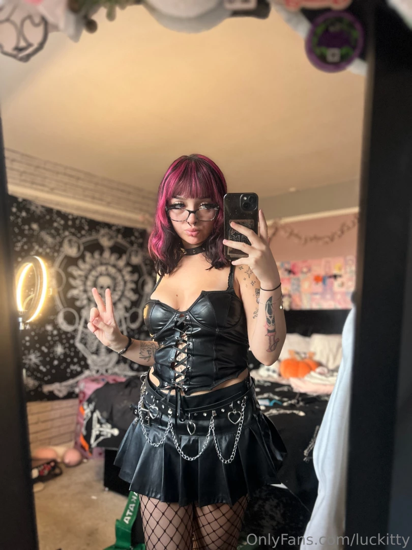 Everybody wants what they can t have i guess i m everyone s type 