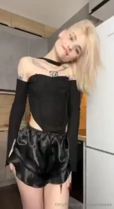 I m in a great mood but i ll smile even brighter if you do something