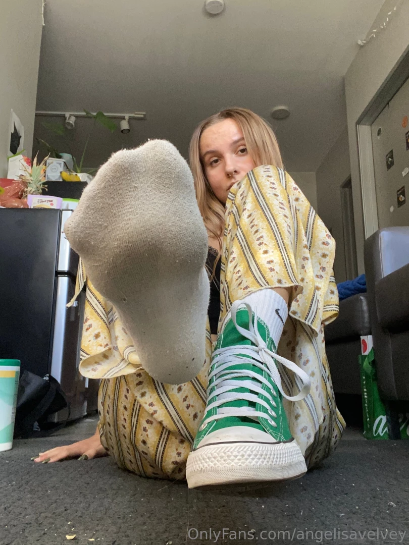 I ve heard you like filthy socks here you go lol 