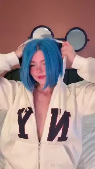 Oh i cant take it off can you help cutegirl naughty bigboobs teasing 