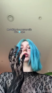 Fyp tiktok reels bluehair curvy hips lips eyes bodysuit