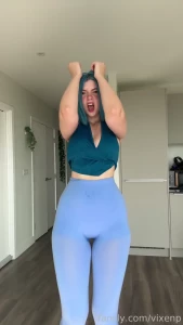 Fyp tiktok reels bluehair curvy hips tits smile ass dance