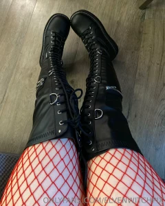 I love thigh high boots part 1