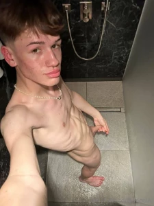 I would love nothing more then a daddy to pin me against this wall and