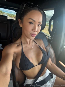 Ur hands should be where this seatbelt is gt