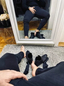 Where are my slaves to tip to his master