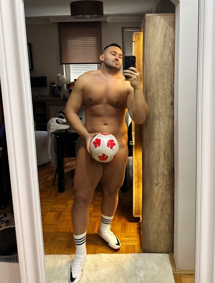 Strong and silent type 