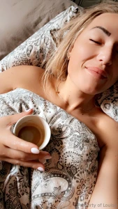 Kaffe p senga er ikke klage p g p vip for se under dyna lite tilbud