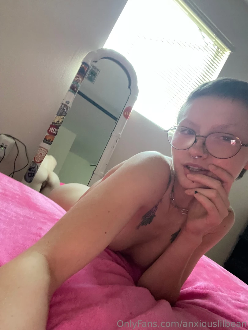 Pound me into the bed plz 