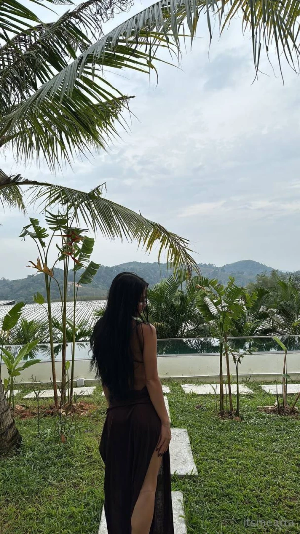 The view is sooooo nice here 