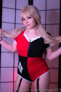 Wanna see what s under my cosplay dm me and let s get naughty