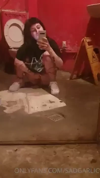 Can i be your small crackhead gf 