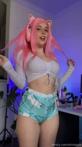 Do i pull off pink hair egirl dance ass gamergirl
