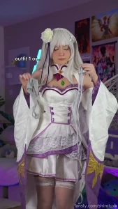 Which outfit do you like better emiliarezero cosplay