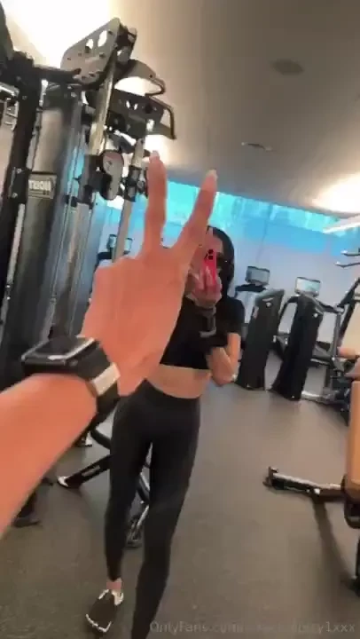 Sunday bunday going live all week let s party i m finally back home 