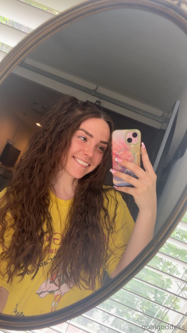 Biiigg smiles bc i get to spend my friday night with you 