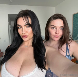 Watch oliviaknight and i as we tease and twerk for eachother you ll part 1