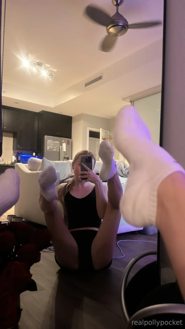 Late night gym sesh lt 3 sniff my sweaty socks loser 