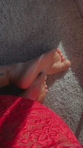 Pretty little toes for you to worship