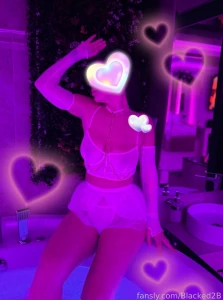Pink jacuzzi good sub i love this jacuzzi so fucking much i would stay