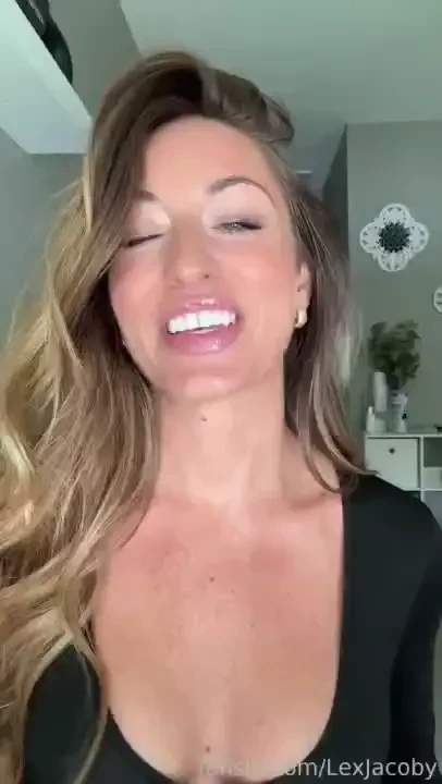 2 pussies for the price of one in here 
