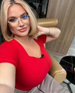 Redcolor always lifts the mood what feelings does the color red evoke