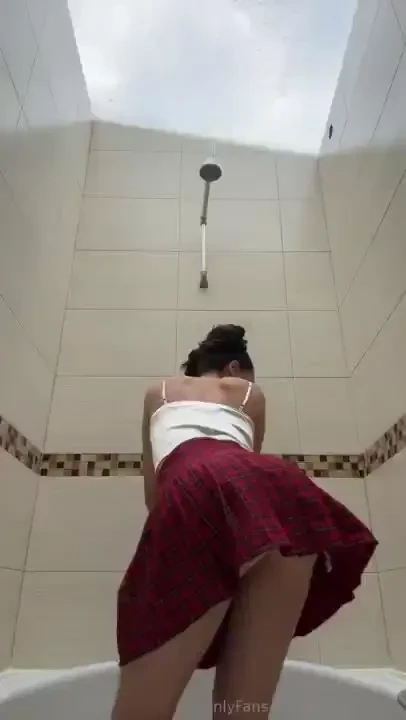 Te animas a bailar conmigo al final te deje un regalito would you like 