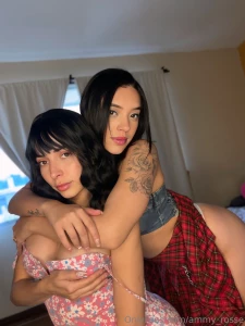 Quien quiere un poco de compa ia who wants a little company