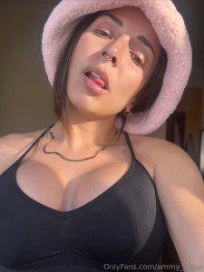 Hola cari o cu l te gusta m s 1 o 2 hey darling which one do you like part 2