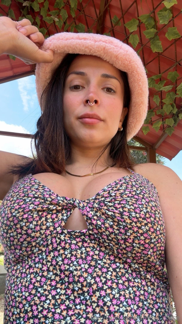 Hola cari o cu l te gusta m s 1 o 2 hey darling which one do you like part 1 