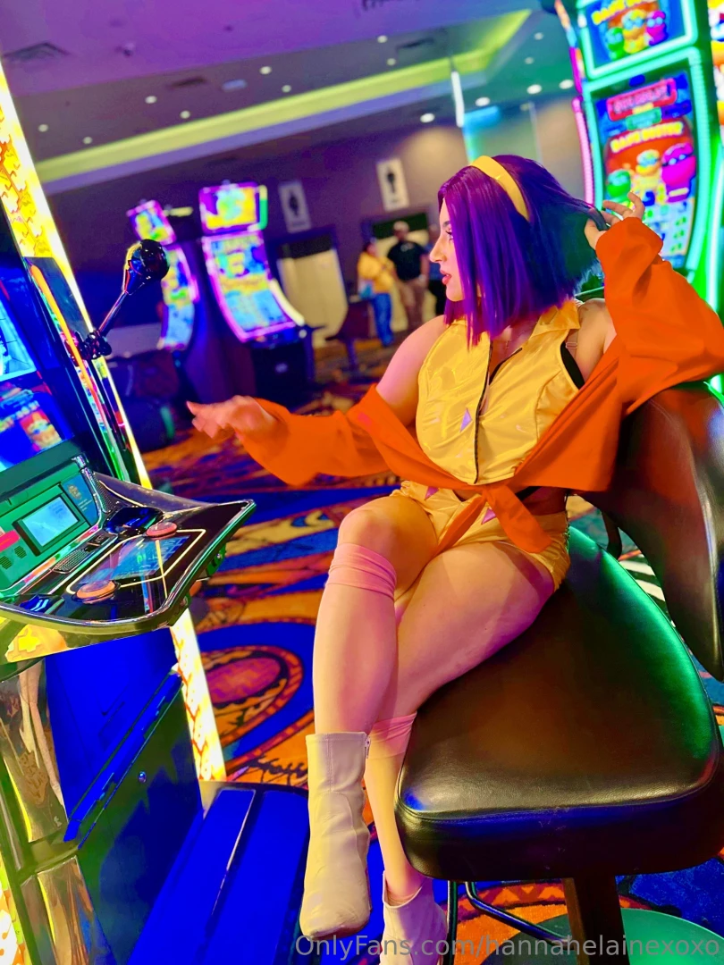 Dm me if you love faye valentine part 1 