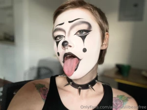 Hellooo 33 it s been too long since i posted here i was sick as hell part 1