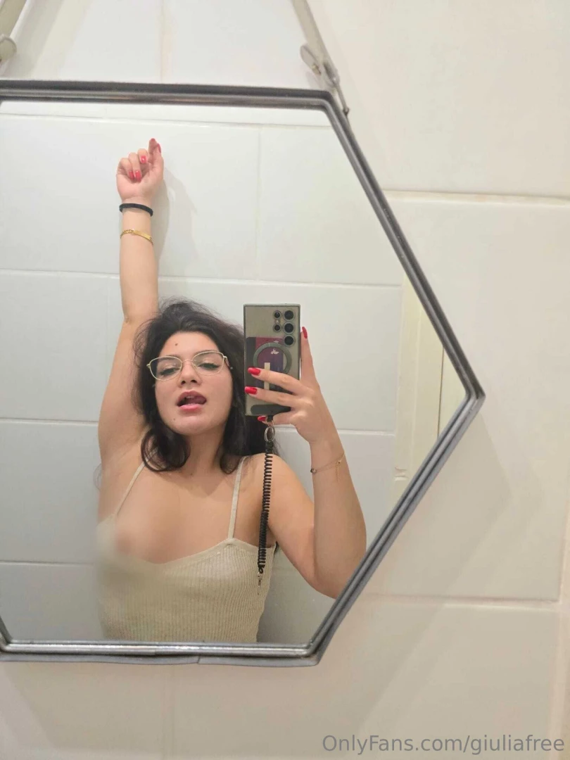 Medeea69 rasfata-ti pula cu contentul meu fierbinte aboneaz -te i vezi part 1 