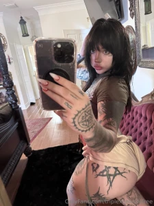 Im at home hornyy and boredd dm me on my vip or here luvv