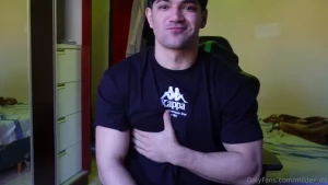 Mira como me crece la polla cuando veo porno