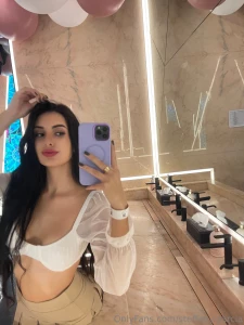 I m not shy i m just sizing you up