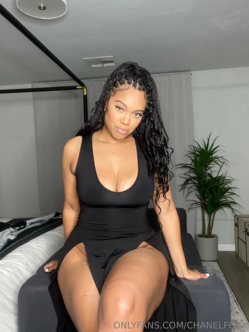 Twerk pussy poppin video in this dress in your dm 