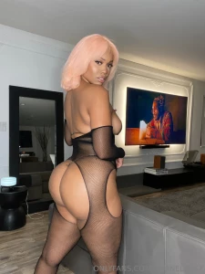 I m not gonna lie this wig didn t really make it through the night