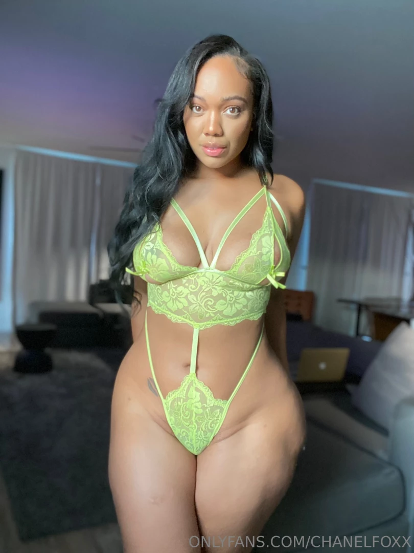 Girl you know you fineee 