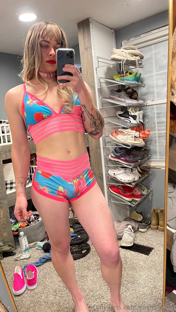 What s that bulge you ask oh it s just my cage part 2 