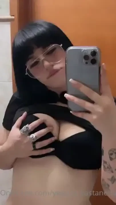 A mi no me digas amor a mi hazme el amor 