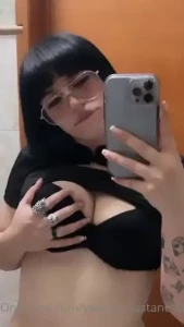A mi no me digas amor a mi hazme el amor
